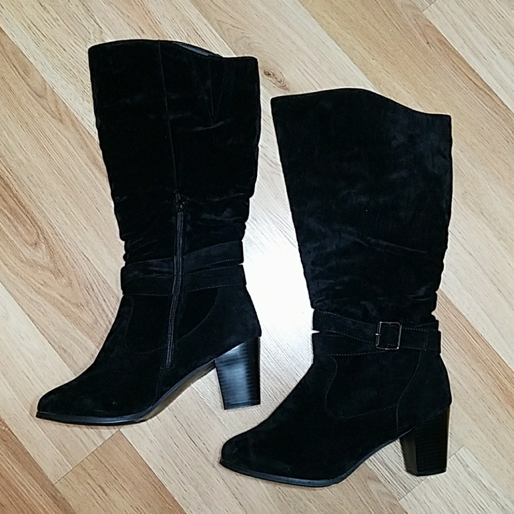 Woman's black velvet boots
